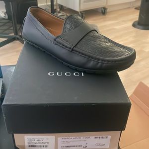 Gucci like new worn twice beautiful